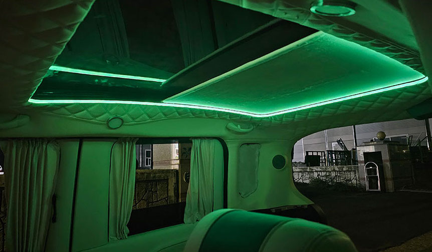 Fixed panoramic sunroof - atmosphere light 2