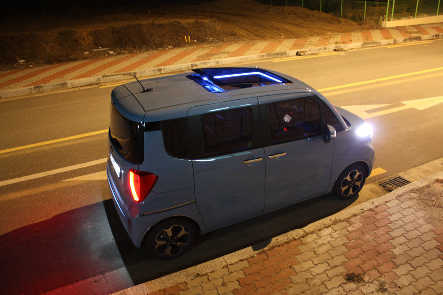 Fixed panoramic sunroof - atmosphere light 6