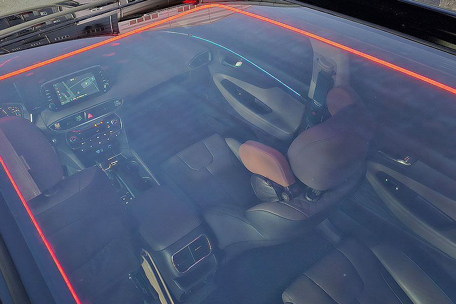 Fixed panoramic sunroof - ambient lighting 4