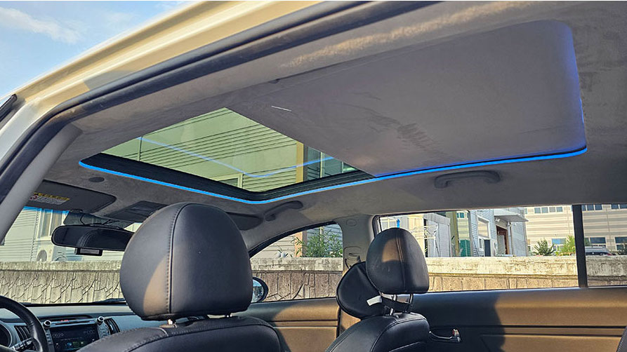 Fixed panoramic sunroof - atmosphere light 3